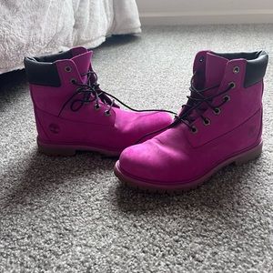 Size 9 Timberland pink boots. Only worn a couple of times!